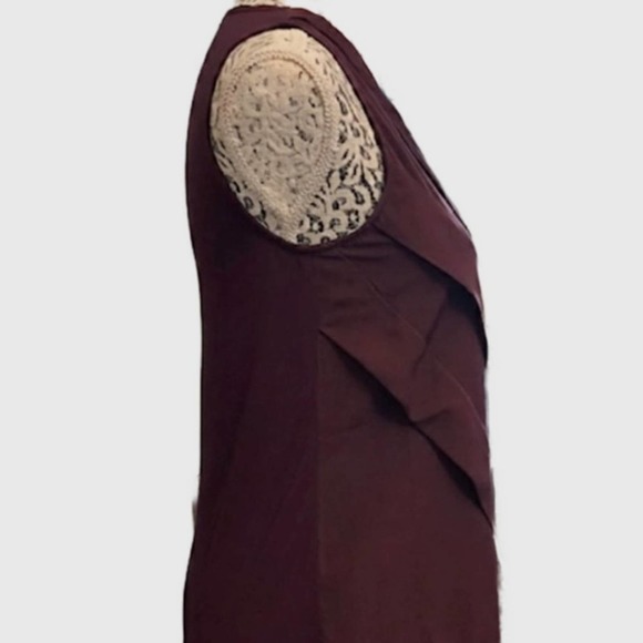 Tommy Hilfiger Sleeveless Blouse with Chevron Pattern Wine, EUC- Size XS - Picture 4 of 6